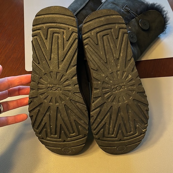 Ugg Three Button Bailey Boot Black Size 9 or 40 - Picture 8 of 10